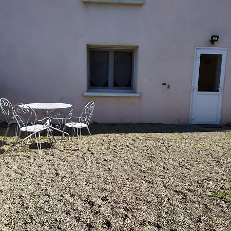 Апартаменти Chez Fabienne T3 Le Breuil-sur-Couze Екстер'єр фото