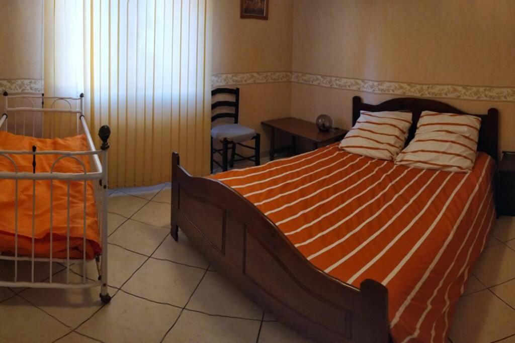Апартаменти Chez Fabienne T3 Le Breuil-sur-Couze Екстер'єр фото