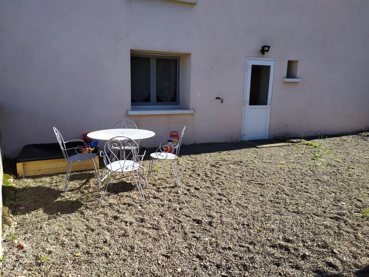 Апартаменти Chez Fabienne T3 Le Breuil-sur-Couze Екстер'єр фото